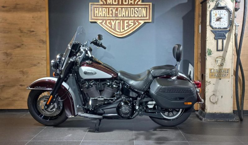 
								Harley Davidson Softail Heritage Classic 114 full									