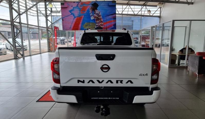 
								Nissan Navara 2.5D Pro-4X D Cab 4X4 At full									
