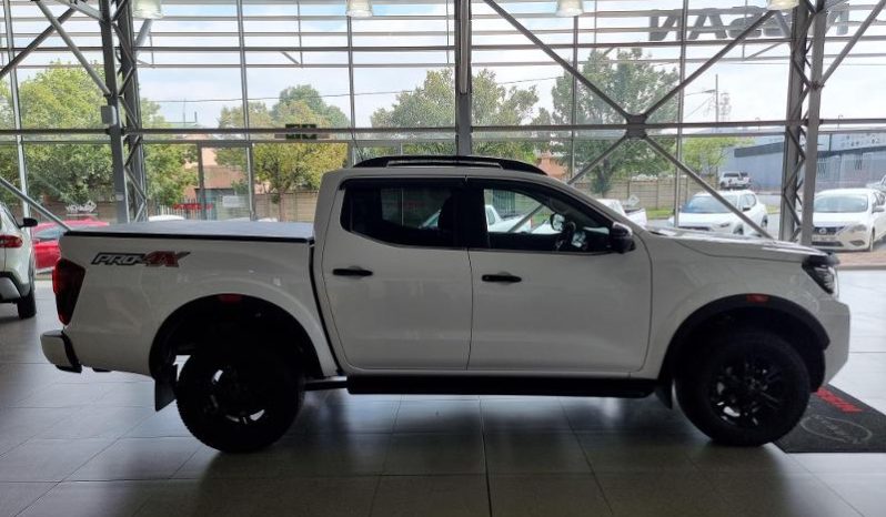 
								Nissan Navara 2.5D Pro-4X D Cab 4X4 At full									