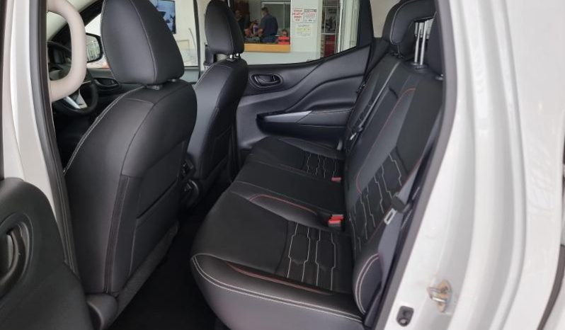 
								Nissan Navara 2.5D Pro-4X D Cab 4X4 At full									