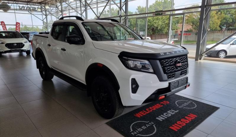 
								Nissan Navara 2.5D Pro-4X D Cab 4X4 At full									