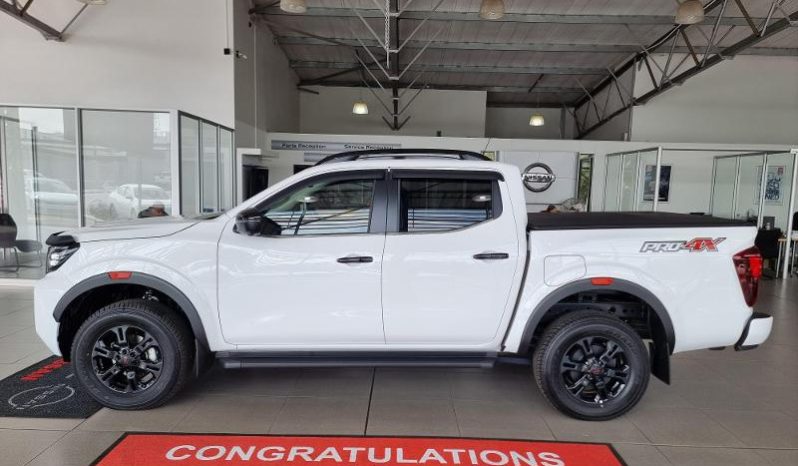 
								Nissan Navara 2.5D Pro-4X D Cab 4X4 At full									