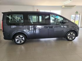 Hyundai Staria 2.2D Elite 9 Seater At