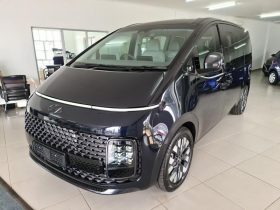 Hyundai Staria 2.2D Luxury 9 Seater At