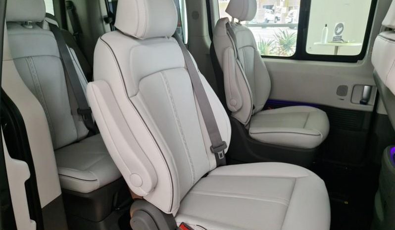 
								Hyundai Staria 2.2D Luxury 9 Seater At full									