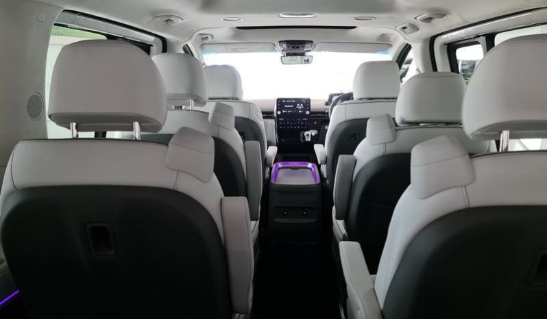 
								Hyundai Staria 2.2D Luxury 9 Seater At full									