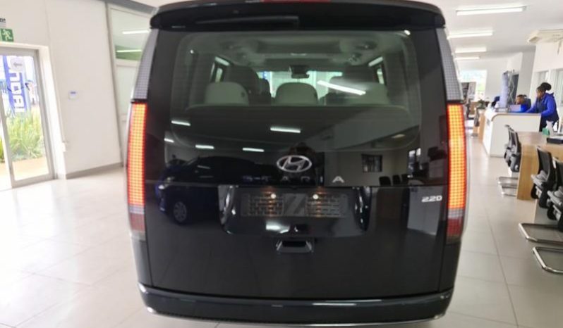 
								Hyundai Staria 2.2D Luxury 9 Seater At full									