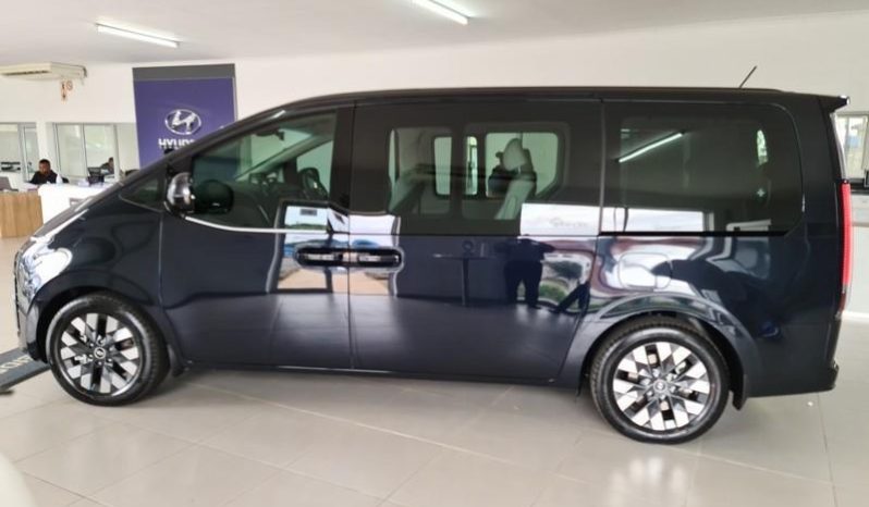 
								Hyundai Staria 2.2D Luxury 9 Seater At full									