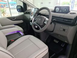 
										Hyundai Staria 2.2D Luxury 9 Seater At full									