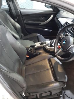 
										BMW 3 Series Sedan 328i M Sport Steptronic full									
