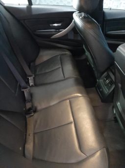 
										BMW 3 Series Sedan 328i M Sport Steptronic full									