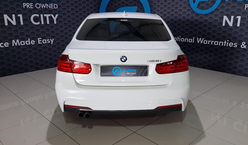 
								BMW 3 Series Sedan 328i M Sport Steptronic full									