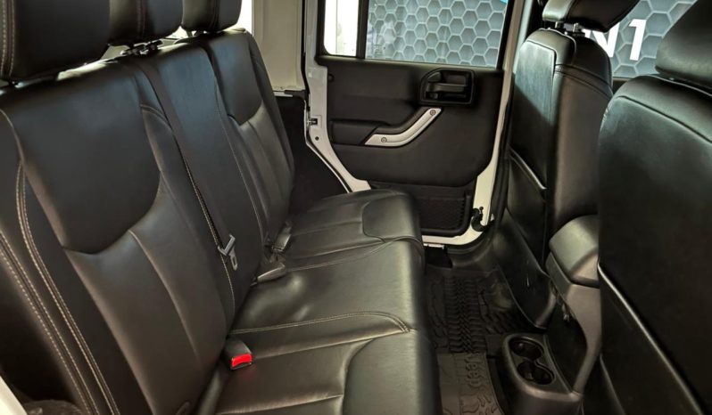 
								Jeep Wrangler Unlimited 3.6 Sahara At full									