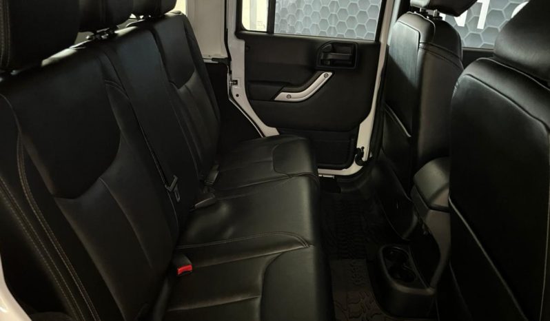 
								Jeep Wrangler Unlimited 3.6 Sahara At full									