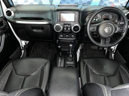 
										Jeep Wrangler Unlimited 3.6 Sahara At full									