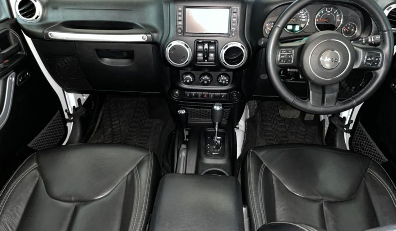 
								Jeep Wrangler Unlimited 3.6 Sahara At full									