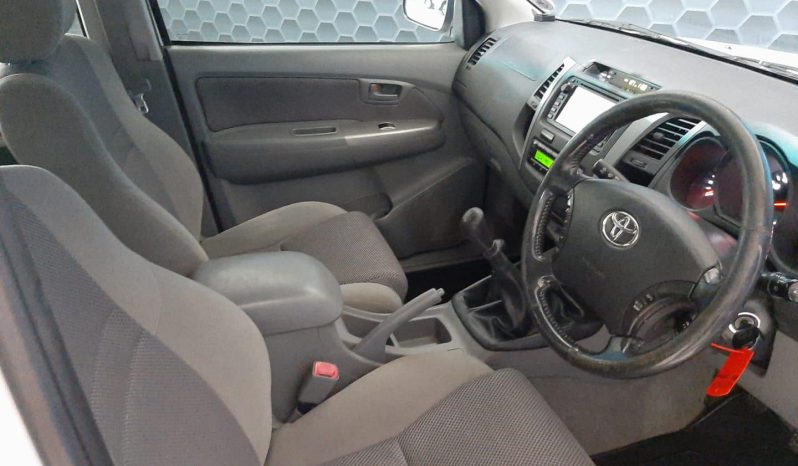 
								Toyota Hilux 3.0 D-4D D/cab 4X4 Raider full									