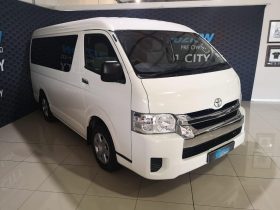 Toyota Quantum 2.5 D-4D 10-Seater Bus