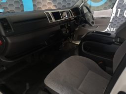 
										Toyota Quantum 2.5 D-4D 10-Seater Bus full									