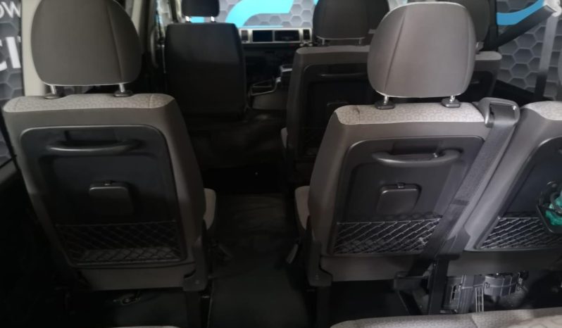 
								Toyota Quantum 2.5 D-4D 10-Seater Bus full									