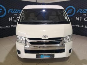 Toyota Quantum 2.5 D-4D 10-Seater Bus