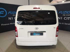Toyota Quantum 2.5 D-4D 10-Seater Bus