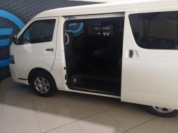 
										Toyota Quantum 2.5 D-4D 10-Seater Bus full									