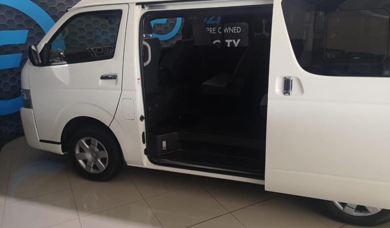 
								Toyota Quantum 2.5 D-4D 10-Seater Bus full									