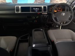 
										Toyota Quantum 2.5 D-4D 10-Seater Bus full									
