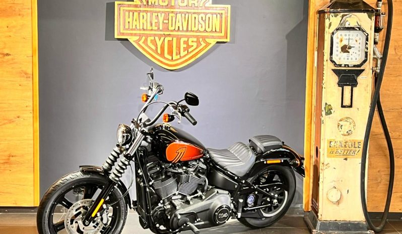 
								Harley Davidson Softail Street Bob 114 full									