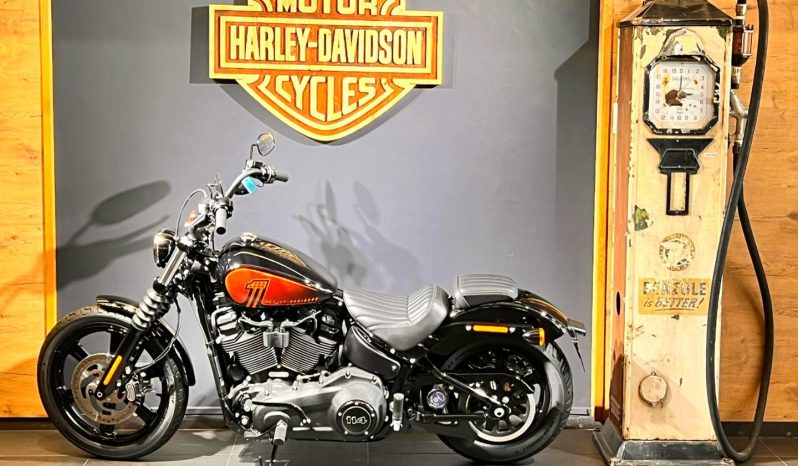 
								Harley Davidson Softail Street Bob 114 full									