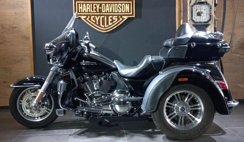 
								Harley Davidson Tri Glide Ultra Custom full									