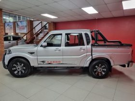 Mahindra Pik Up 2.2 Mhawk D Cab 4X2 S11 Karoo At