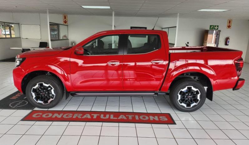 
								Nissan Navara 2.5D Le D Cab At full									