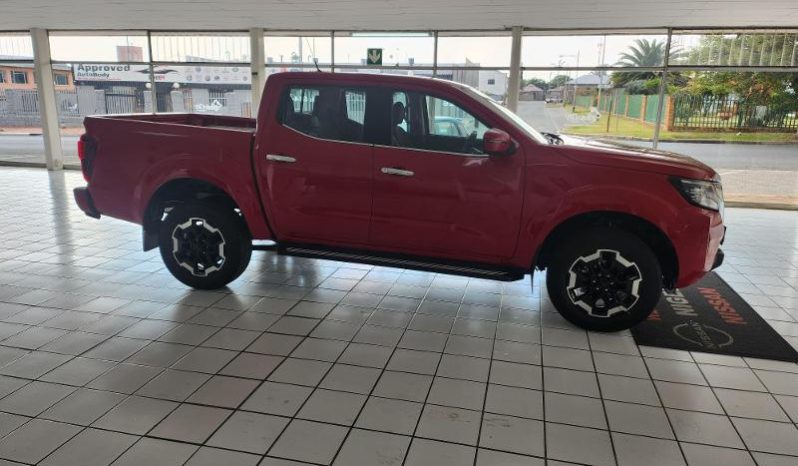
								Nissan Navara 2.5D Le D Cab At full									