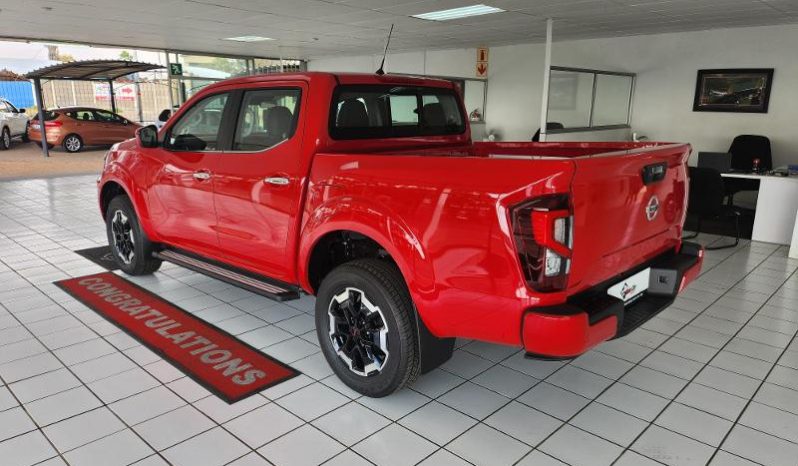 
								Nissan Navara 2.5D Le D Cab At full									