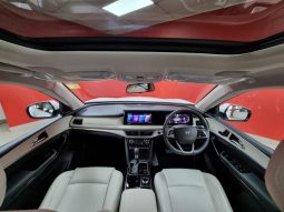 
										Mahindra Xuv 700 Ax7 L full									