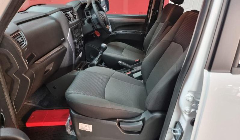 
								Mahindra Pik Up 2.2 Mhawk D Cab 4X2 S6 Karoo Edt full									