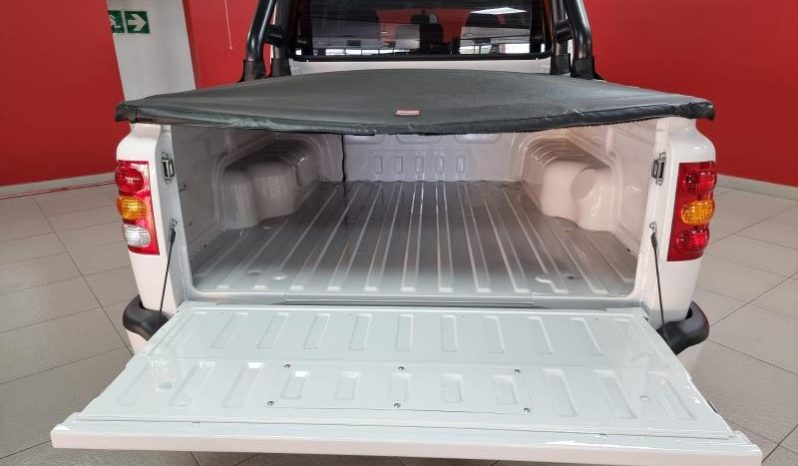 
								Mahindra Pik Up 2.2 Mhawk D Cab 4X2 S6 Karoo Edt full									