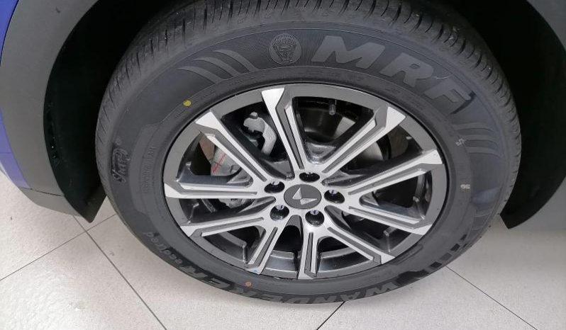 
								Mahindra Xuv 700 Ax7 L full									