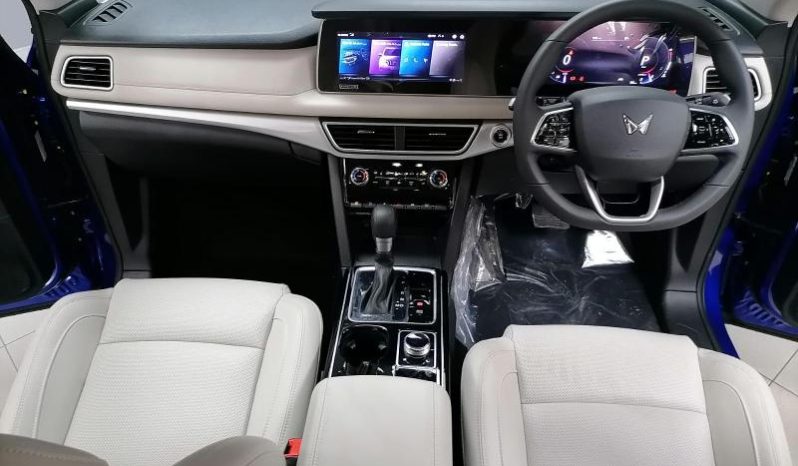 
								Mahindra Xuv 700 Ax7 L full									