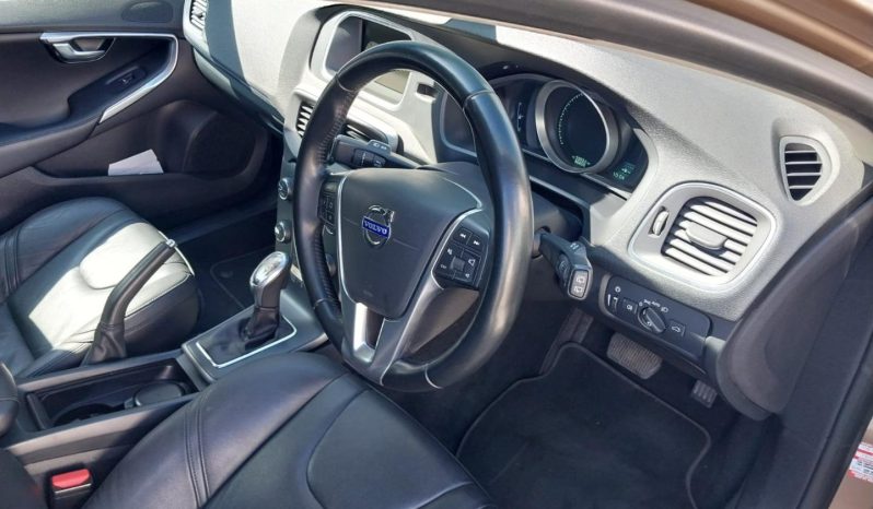 
								Volvo V40 T4 Elite full									