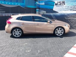
										Volvo V40 T4 Elite full									