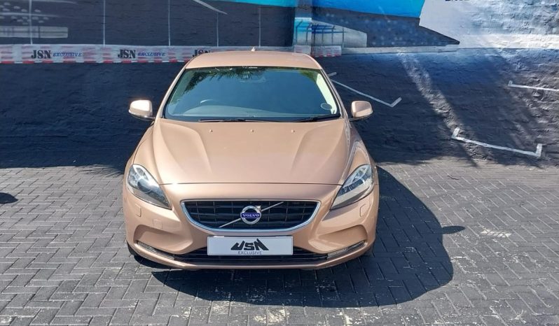 
								Volvo V40 T4 Elite full									