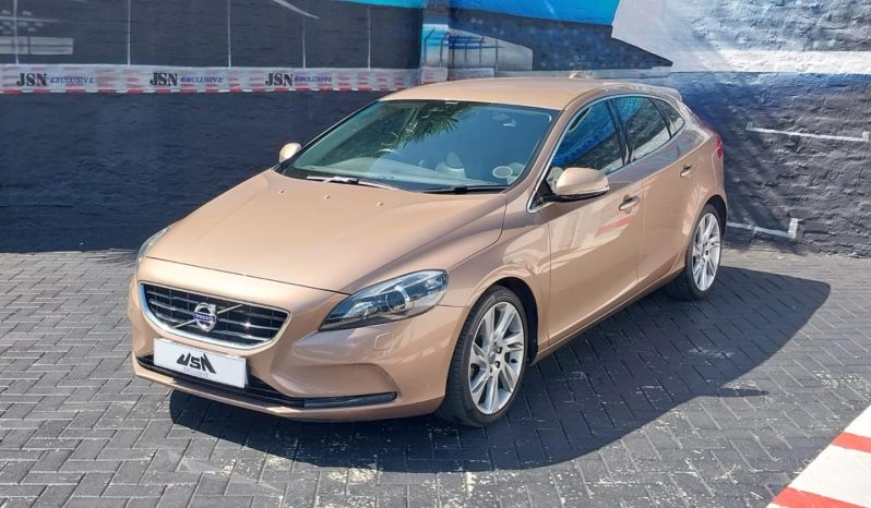 
								Volvo V40 T4 Elite full									