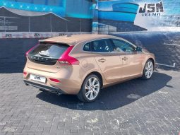 
										Volvo V40 T4 Elite full									
