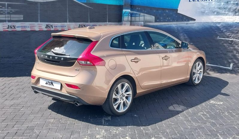 
								Volvo V40 T4 Elite full									