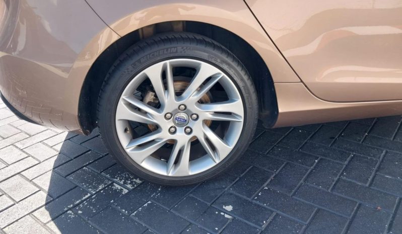 
								Volvo V40 T4 Elite full									