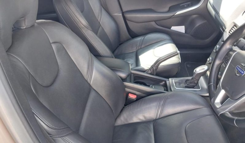 
								Volvo V40 T4 Elite full									