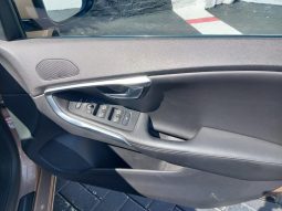 
										Volvo V40 T4 Elite full									